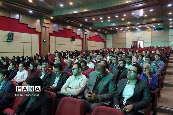 آیین تجلیل ازمعلمان و دانش‌آموزان نام آور مسابقات کشوری در رشته‌های ورزشی