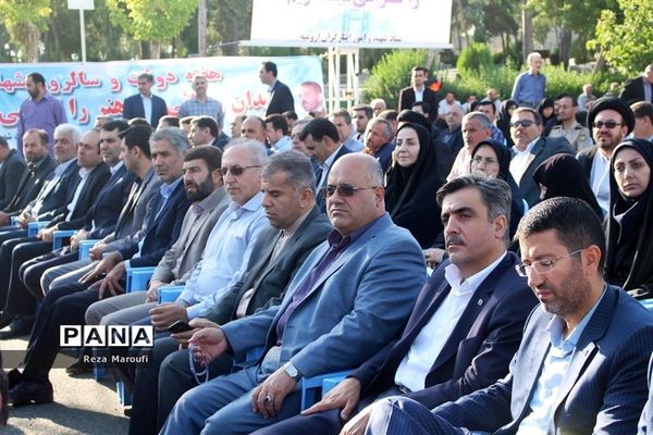 آیین غبار روبی مزار شهدا  به‌مناسبت گرامیداشت هفته دولت در ارومیه