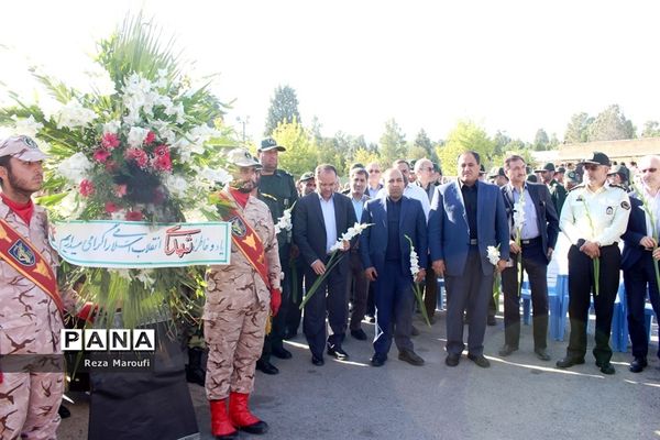 آیین غبار روبی مزار شهدا  به‌مناسبت گرامیداشت هفته دولت در ارومیه