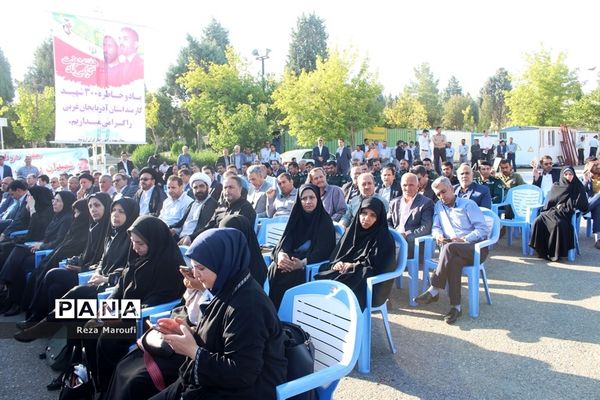 آیین غبار روبی مزار شهدا  به‌مناسبت گرامیداشت هفته دولت در ارومیه