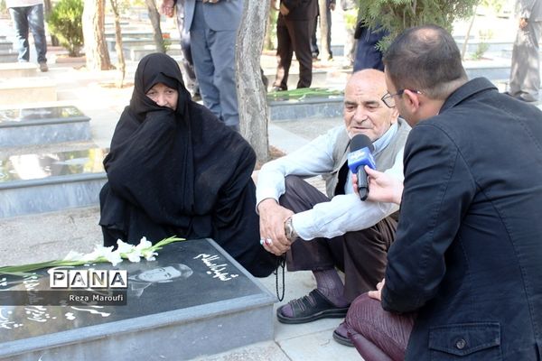 آیین غبار روبی مزار شهدا  به‌مناسبت گرامیداشت هفته دولت در ارومیه