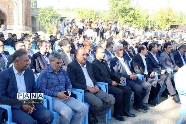 آیین غبار روبی مزار شهدا  به‌مناسبت گرامیداشت هفته دولت در ارومیه