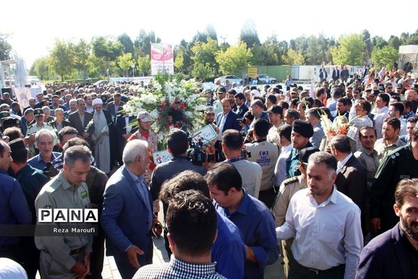 آیین غبار روبی مزار شهدا  به‌مناسبت گرامیداشت هفته دولت در ارومیه