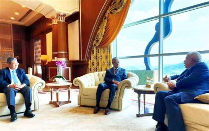 ظریف با نخست وزیر مالزی دیدار کرد