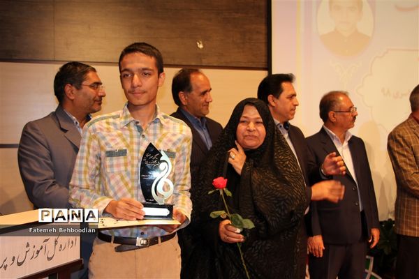 مراسم تجلیل از رتبه های زیر 1000 استان خراسان جنوبی