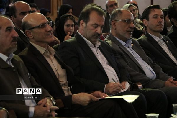 همایش تجلیل از رتبه‌های تک رقمی کنکور 98 و مدال‌آوران المپیاد استان فارس
