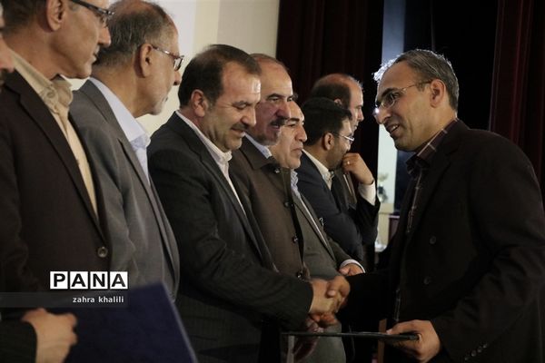 همایش تجلیل از رتبه‌های تک رقمی کنکور 98 و مدال‌آوران المپیاد استان فارس