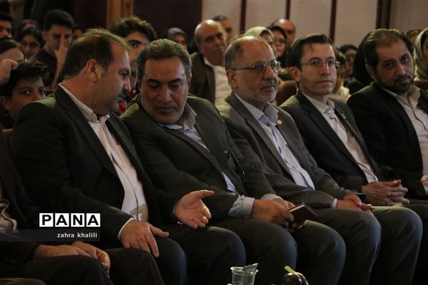 همایش تجلیل از رتبه‌های تک رقمی کنکور 98 و مدال‌آوران المپیاد استان فارس