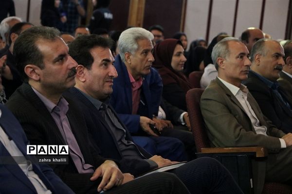 همایش تجلیل از رتبه‌های تک رقمی کنکور 98 و مدال‌آوران المپیاد استان فارس