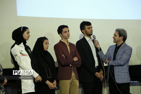 همایش تجلیل از رتبه‌های تک رقمی کنکور 98 و مدال‌آوران المپیاد استان فارس