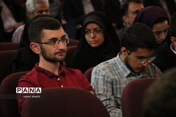 همایش تجلیل از رتبه‌های تک رقمی کنکور 98 و مدال‌آوران المپیاد استان فارس