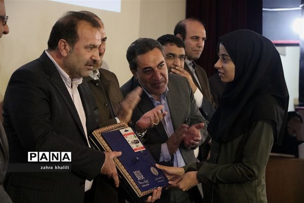 همایش تجلیل از رتبه‌های تک رقمی کنکور 98 و مدال‌آوران المپیاد استان فارس