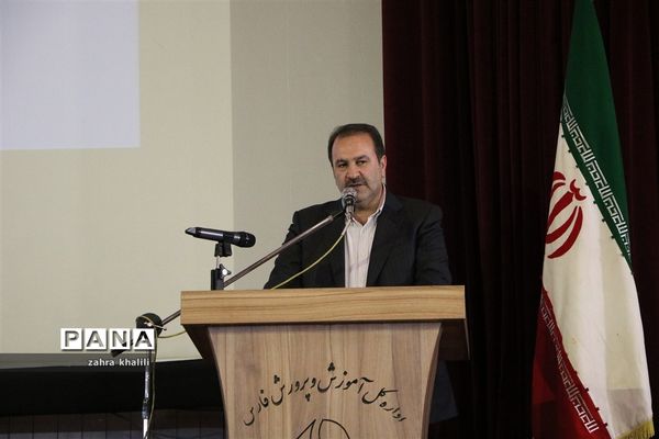 همایش تجلیل از رتبه‌های تک رقمی کنکور 98 و مدال‌آوران المپیاد استان فارس