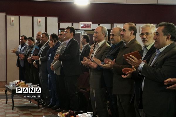 همایش تجلیل از رتبه‌های تک رقمی کنکور 98 و مدال‌آوران المپیاد استان فارس