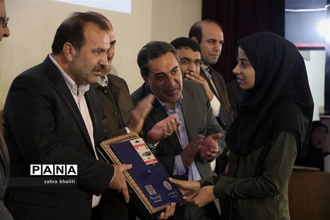 همایش تجلیل از رتبه‌های تک رقمی کنکور 98 و مدال‌آوران المپیاد استان فارس