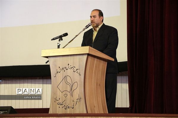 همایش تجلیل از رتبه‌های تک رقمی کنکور 98 و مدال‌آوران المپیاد استان فارس