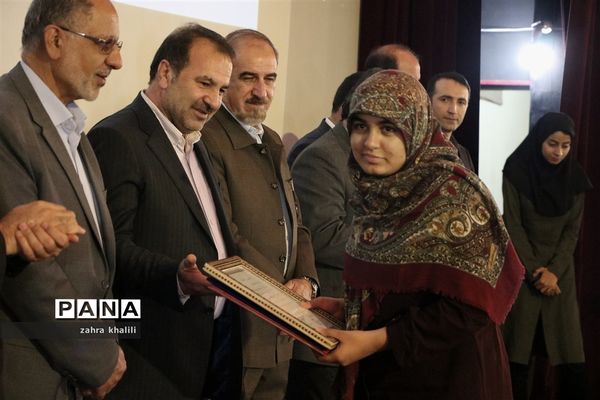 همایش تجلیل از رتبه‌های تک رقمی کنکور 98 و مدال‌آوران المپیاد استان فارس