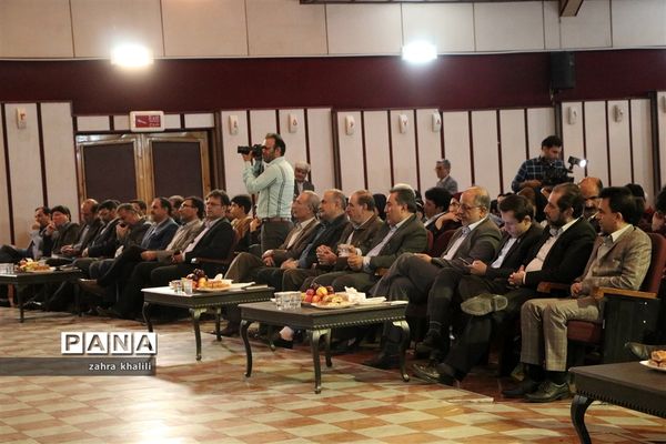 همایش تجلیل از رتبه‌های تک رقمی کنکور 98 و مدال‌آوران المپیاد استان فارس