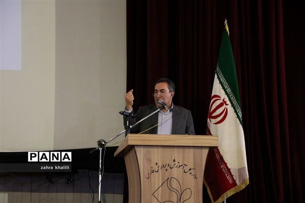 همایش تجلیل از رتبه‌های تک رقمی کنکور 98 و مدال‌آوران المپیاد استان فارس