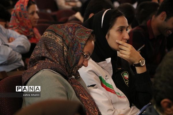 همایش تجلیل از رتبه‌های تک رقمی کنکور 98 و مدال‌آوران المپیاد استان فارس