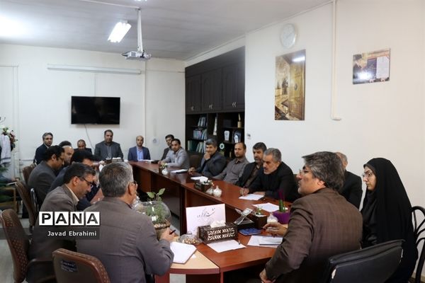 جلسه کارگروه لباس فرم دانش‌آموزی استان خراسان رضوی