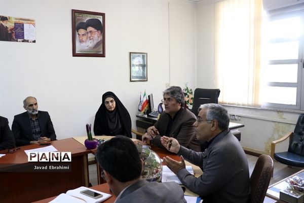 جلسه کارگروه لباس فرم دانش‌آموزی استان خراسان رضوی