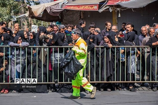 عزاداری خیابانی مردم ارومیه در تاسوعای حسینی