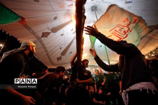 آیین مشعل‌گردانی در دولت‌آباد تهران