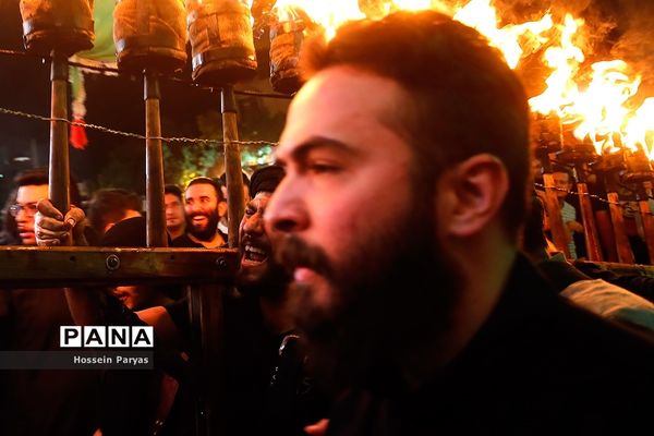 آیین مشعل‌گردانی در دولت‌آباد تهران