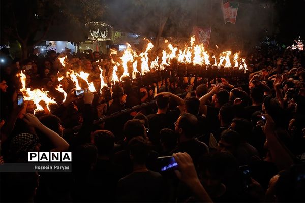 آیین مشعل‌گردانی در دولت‌آباد تهران