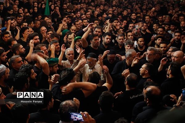 آیین مشعل‌گردانی در دولت‌آباد تهران