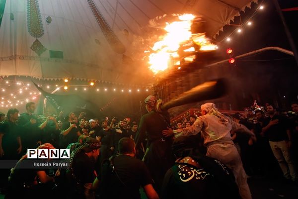 آیین مشعل‌گردانی در دولت‌آباد تهران
