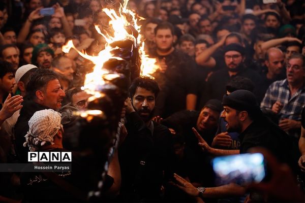 آیین مشعل‌گردانی در دولت‌آباد تهران