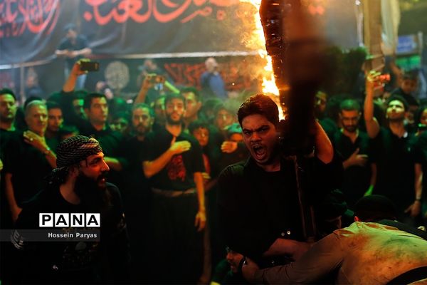 آیین مشعل‌گردانی در دولت‌آباد تهران