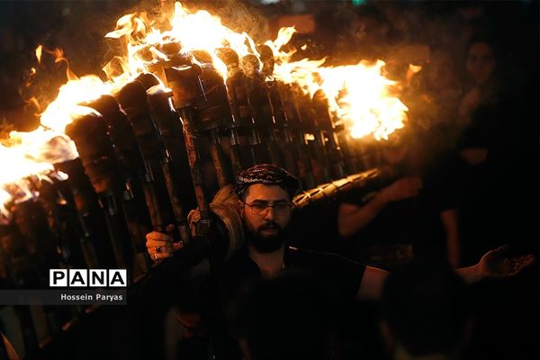 آیین مشعل‌گردانی در دولت‌آباد تهران
