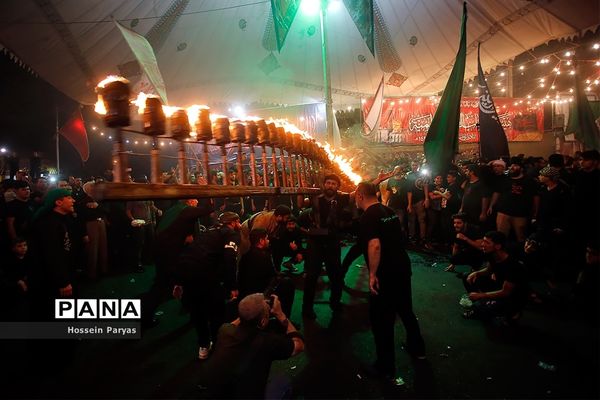 آیین مشعل‌گردانی در دولت‌آباد تهران