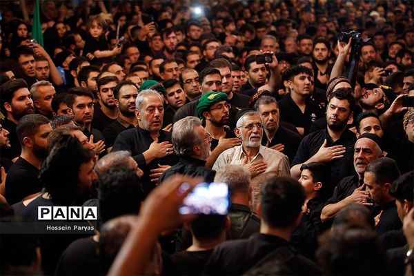 آیین مشعل‌گردانی در دولت‌آباد تهران