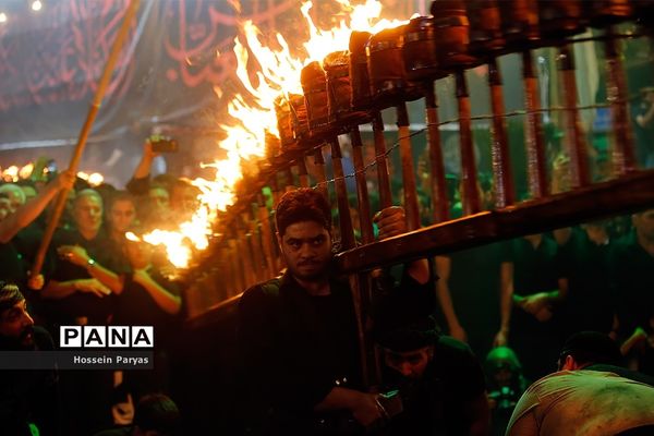 آیین مشعل‌گردانی در دولت‌آباد تهران