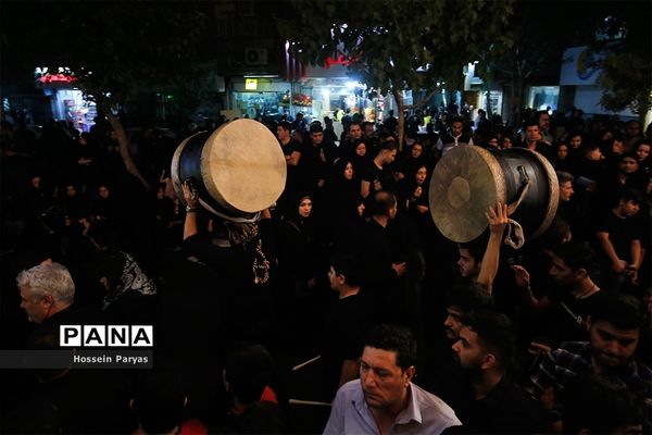 آیین مشعل‌گردانی در دولت‌آباد تهران