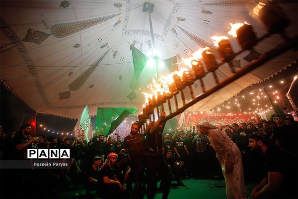 آیین مشعل‌گردانی در دولت‌آباد تهران