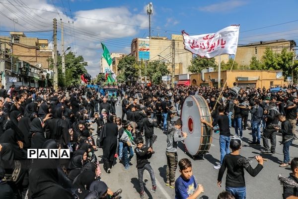 عزاداری خیابانی مردم ارومیه در عاشورای حسینی