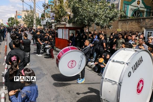 عزاداری خیابانی مردم ارومیه در عاشورای حسینی