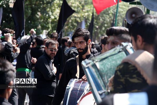 مراسم عزاداری روز عاشورا در مشهد مقدس