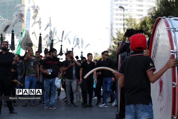 مراسم عزاداری روز عاشورا در مشهد مقدس