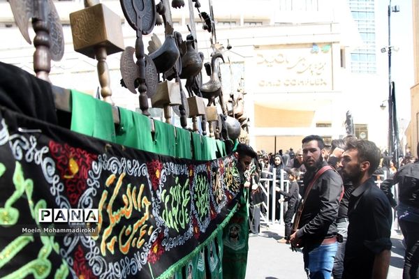 مراسم عزاداری روز عاشورا در مشهد مقدس