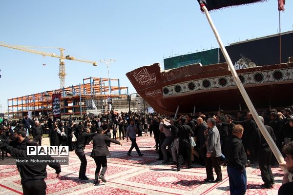 مراسم عزاداری روز عاشورا در مشهد مقدس