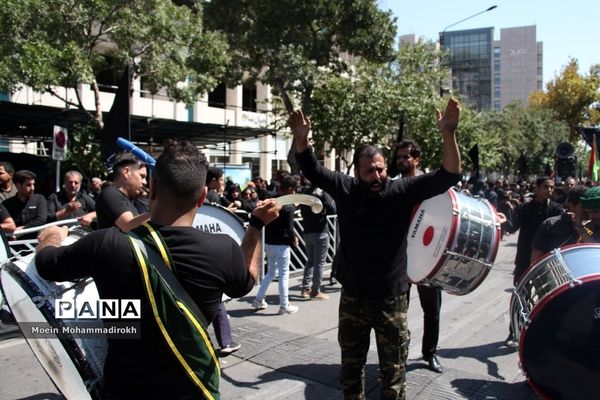 مراسم عزاداری روز عاشورا در مشهد مقدس