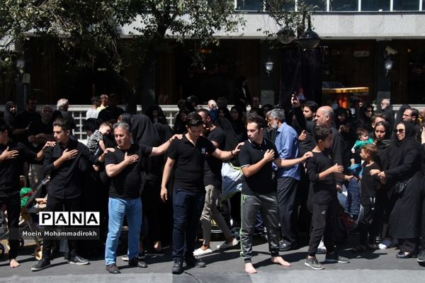 مراسم عزاداری روز عاشورا در مشهد مقدس
