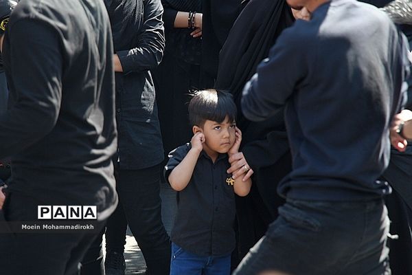 مراسم عزاداری روز عاشورا در مشهد مقدس