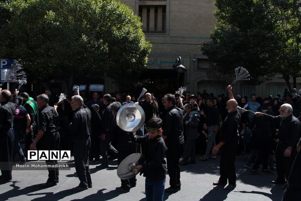مراسم عزاداری روز عاشورا در مشهد مقدس
